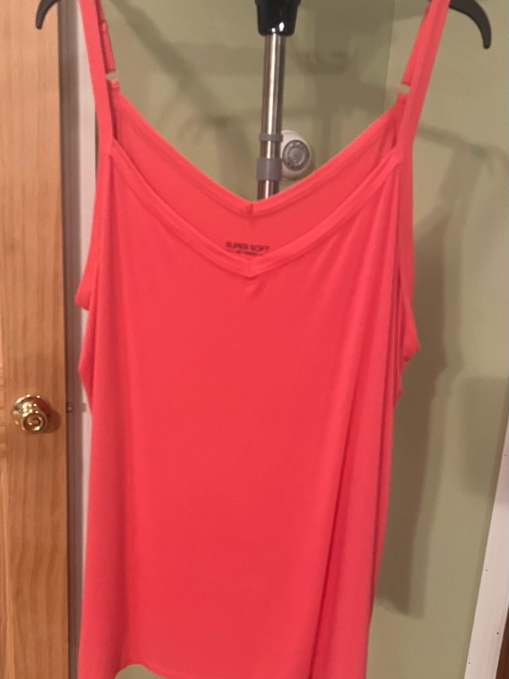 Torrid Women’s Coral Sleeveless V-Neck Tank Top (size 5)